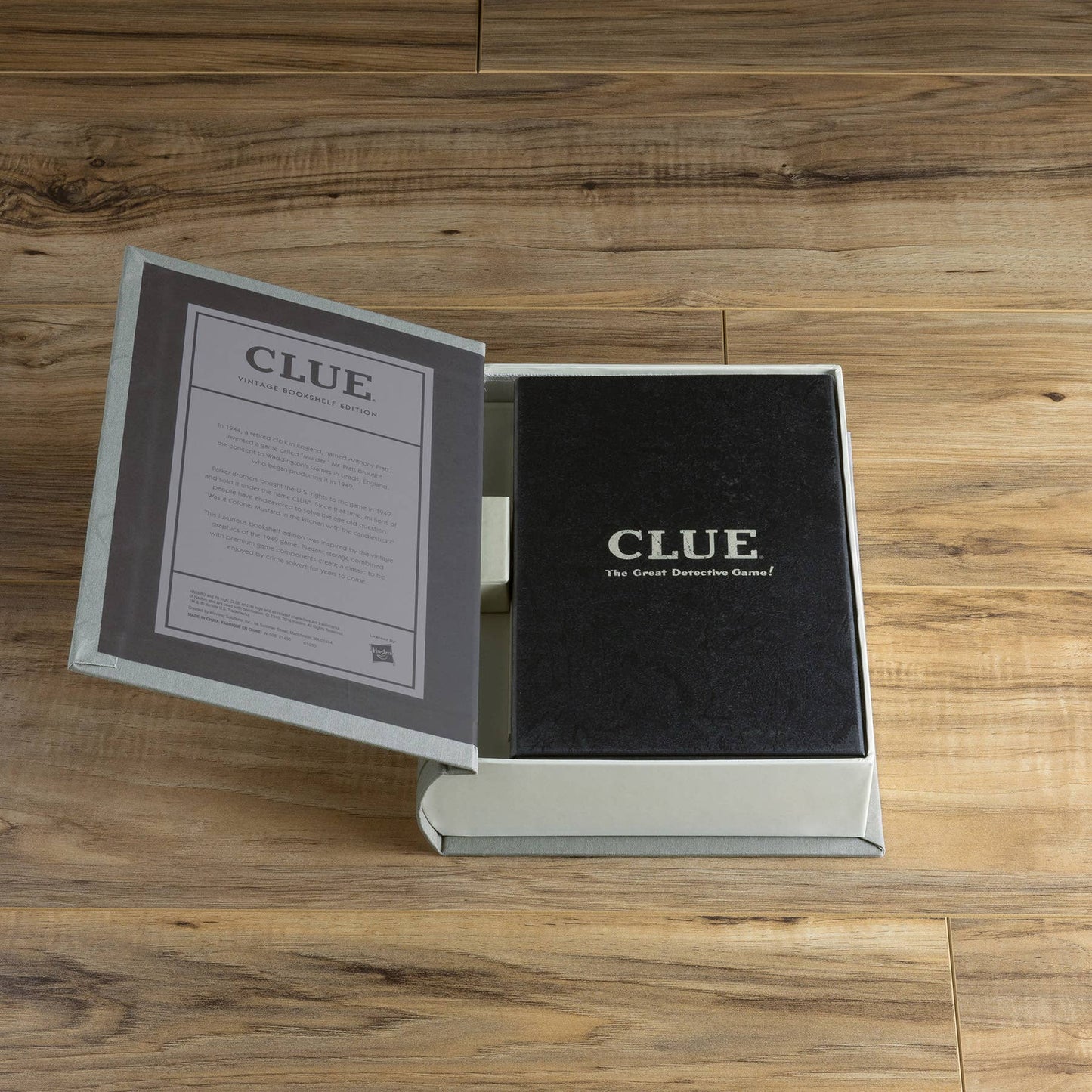 WS Game Company Clue Vintage Bookshelf Edition