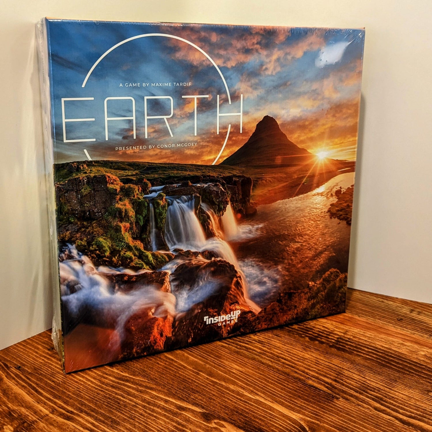 Earth Board Game - Inside Up Games